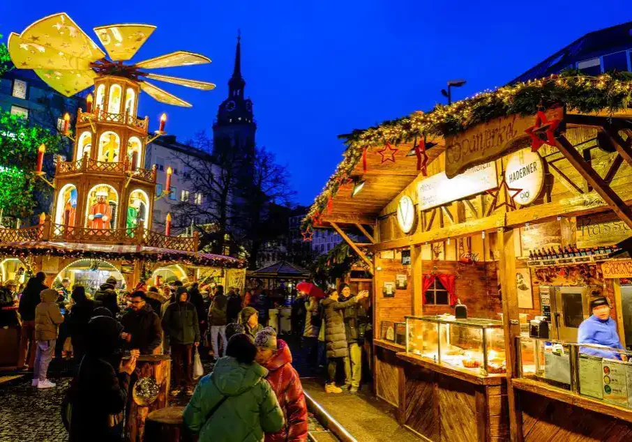 WEIHNACHTSMARKT-munich-christmasmarkets-group-trip-richelle-takes-you