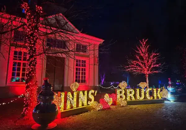 group-trip-richelletakesyou-austria-Innsbruck-christmas-old-town-2